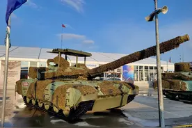 战场经验落实，俄军展示新式防攻顶格栅，“铁棚子”成了制式装备图片