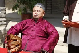 为啥上衣扣子和楼梯是单数？啥人的衣服扣子是双数？看老祖宗咋说图片