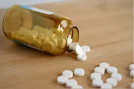 什么时间吃钙片，对身体最好？原来钙片这样吃，才有补钙效果图片