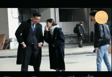 宣美合作氛围感拉满？同一天生日发贴脸照，车贤胜参加相亲访谈？