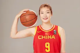 女篮名将李梦：曾用板车拉妈妈去治癌，亚洲杯夺冠后回应“丑闻”图片