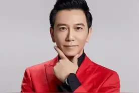 爱国艺人温兆伦近况曝光，深耕音乐领域提携许嘉文写《老爸老家》图片