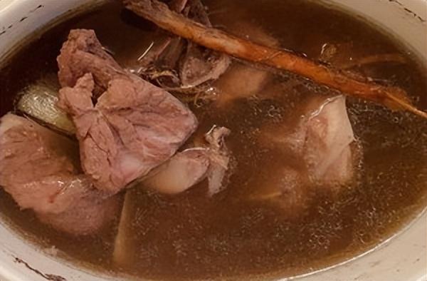 花胶红枣西洋参炖鸡汤 花胶西洋参炖鸡的做法与功效