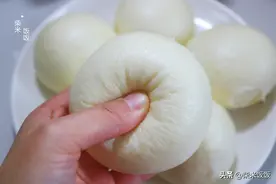 蒸了一锅大馒头，又香又软，可以一层层撕着吃，越嚼越香图片