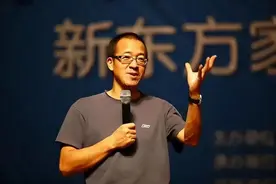 俞敏洪成功背后的两个女人不简单：被母亲打断竹竿，被妻子踹下床图片