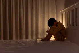 小学女生3分钟被狂扇54个耳光：最容易被霸凌的女孩，是这4种图片