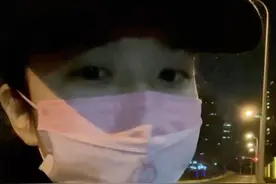 33岁女艺人小区被封无法回家！深夜为家人送物资，和幼女隔空喊话图片
