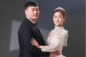 纸包不住火！朱小伟被迫当后爸？陈萌前夫一举动撕下大衣哥体面图片