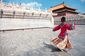 妆造师、陪拍师、汉服产业链 古风旅拍成文旅引流新赛道图片