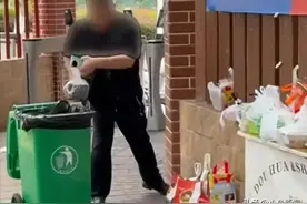 湖南一高校职工将学生外卖扔垃圾桶，学校回应：已处罚涉事职工，赔偿学生损失图片