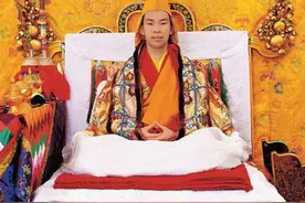 90后大活佛——十一世班禅额尔德尼·确吉杰布图片