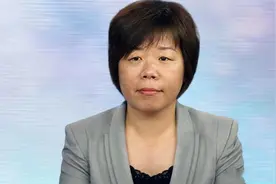 富士康打工妹：逆袭成百亿富婆，赚了1800亿，大方分哥哥900亿图片