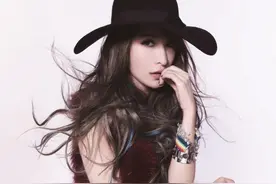 17年换15个男友，个个不满25岁，萧亚轩的快乐你想象不到！图片