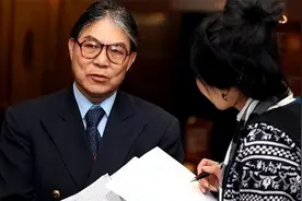霍家遗产风波：为了儿子霍启刚的前途，霍震霆活得比谁都清醒图片