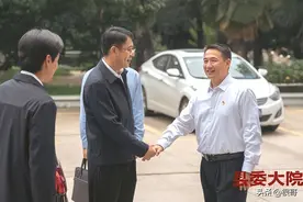 《县委大院》演员亲友团：吴越的父亲是书画家，茹萍一家都是演员图片