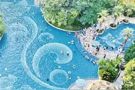 2150平方米泳池业主免费学游泳 宁波这个小区泳池是如何运营的？图片