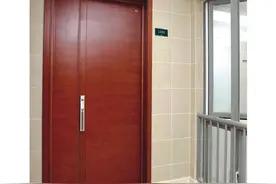 开发商自带的入户门需要更换吗，遇到以下几种情况，建议直接更换图片