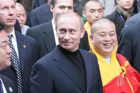 2006年,普京访华期间拜访少林寺,竟提出与武僧比武,最终结果如何?图片