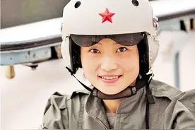 我国第一位歼-10战斗机女飞行员余旭：年仅30岁，陨落蓝天的“金孔雀”图片