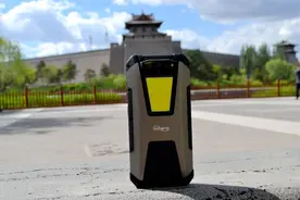 当三防手机配备两万毫安电池和露营灯，这样的手机到底有多离谱图片