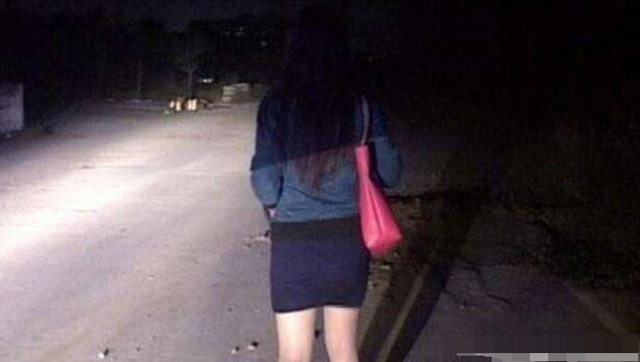 25岁女子激烈抵抗强奸，致男子下体折断失血而死！判三年赔偿8万