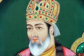 农夫从河里救了皇帝，皇帝对他说：允许你统治我的国家3个小时图片