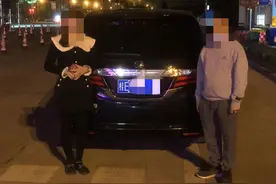 广西男子无证驾车上高速 遇到检查互换座位双双受罚图片