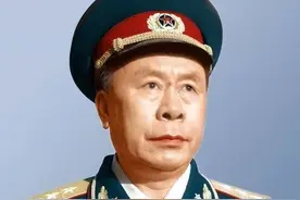 1955年，陈奇涵可以自己填写军衔，他写下中将，最终被授予了什么图片