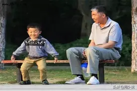 退休校长每天带孙子玩半天，孙子入园后专注力超强，让老师佩服图片