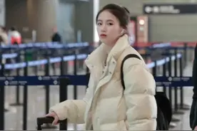 陈芋汐出落的如此亭亭玉立，皮肤白皙吹弹可破，牙齿矫正就完美了图片