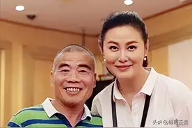 “武大郎”宋文华原来是武术高手，身高不足1米5，娶了个老婆1米7图片