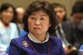我国第一女首富，靠着不起眼的小生意发家致富，如今世界闻名图片