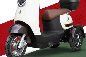 价格3000多，能上牌！爱玛推出新款电三轮，稳定性高，适合接娃用图片