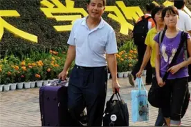 大学生对父母“嘘寒问暖”，却被“无情拉黑”，看到真相憋不住笑图片