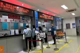 嘉定区中医医院夜门诊试行一周，上班族：工作看病两不误图片
