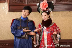 李若彤首次挑战清宫戏 与张晓龙同框对戏气场合拍图片