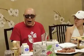 75岁“沙僧”参加饭局！穿29元衣服喝千元白酒，面色红润体型壮硕图片