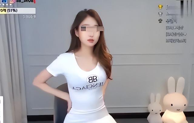 女网红和男子去新疆旅游，酒店里发生关系后，用力过猛女子腰折了