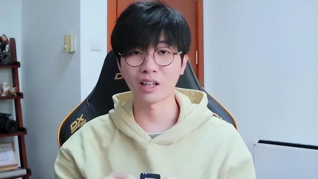 lex被前妻开锤婚内出轨,直播回应时崩溃大哭,节目效果爆炸!