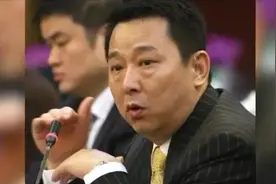 身价400亿的刘汉，临走之前老婆的一句话让他热泪盈眶图片