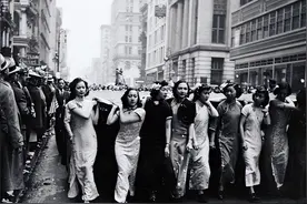 天乳运动有多疯狂？女性禁止穿束胸衣！违者罚款50大洋！图片