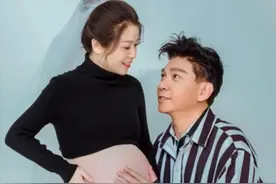 56岁黄子扬官宣妻子怀孕！三婚娶小20岁女子，因背叛遭惠英红怒怼图片