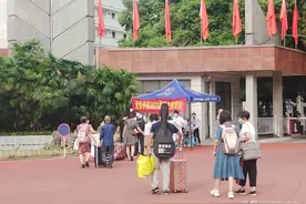 大学千万不要进学生会，否则就业时会是减分项！图片