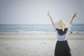 穿别人旧衣服的人，不一定是穷困，而是以下几个原因图片