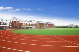 安徽芜湖一中跑操训练致多名学生住院，校方致歉图片