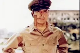 1945年，日本投降，麦克阿瑟真的问了天皇“你为什么不切腹”吗？图片