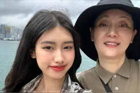 冯小刚女儿晒母女合照，徐朵首度回应随妈妈姓，坦言徐帆不是虎妈图片