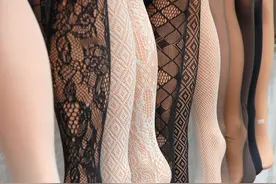 丝袜都是塑料做的？为何不能将塑料垃圾回收，重制成丝袜售卖呢？图片