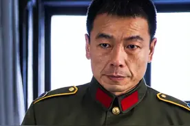 王挺：与初恋相恋10年，结婚1年就离婚，二婚娶小妻子，50岁当爸图片