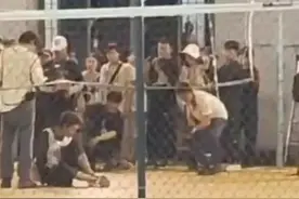 德云社秦霄贤录制节目受伤，骨折后独自蹦上救护车引发网友热议图片